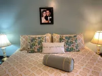 Elvis Presley Fan Room Hotels in Camden