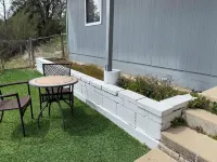 Beautifully furnished private Pet Friendly place with private fenced yard Embry-Riddle Aeronautical University, Prescott附近的飯店