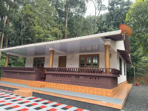 Charming 3-bedroom Entire Villa with WiFi, AC in nice Mananthavady