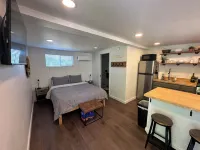 Charming 1-bedroom cottage in the country yet minutes to the 101 and downtown.