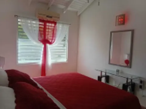 Charming 2-bedroom house with WiFi, AC in amazing Cane Garden Bay โรงแรมใน