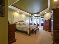 Family lake retreat w/ hot tub! Amazing sunsets!