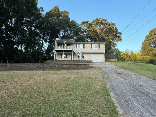 Cozy Hilltop 3-bedroom house in charming Dallas GA. Hotels in Paulding County