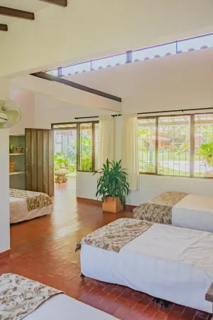 Casa Campestre Acogedora con Piscina y Vivero en el Eje Cafetero