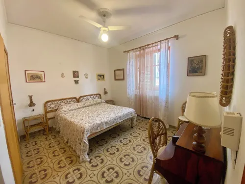 Villa 150 meters from the sea and 5 km from the airport. Villa Melina.