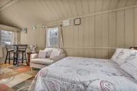 Madison's Lakeside Tiny Home Dream Getaway!