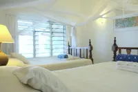 Bright and breezy home from 3 bedoom home right on the beach