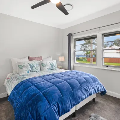 Cottage by the Lake, 1 bedroom full size house, full kitchen, 2 living areas. Hotels in Long Jetty