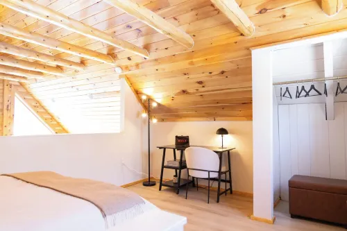 Cozy Chalet w/ HOT TUB just steps from Shanty Creek Resort