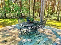10 acres of woodland PRIVACY:  charming 3-bedroom home by Manistee w/ WiFi, AC