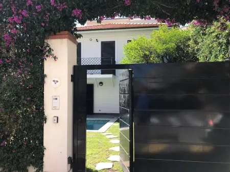 Magnificent villa with pool 5 minutes from the beach, tennis courts and market.