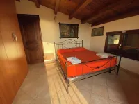 Charming 3-bedroom villa with WiFi and AC in beautiful Campofelice di Roccella