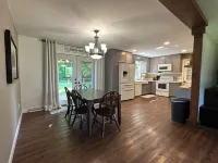 Charming 3-bedroom Country Cottage in Beautiful Brownsburg, IN! Hotels in Lincoln Township