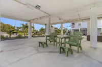 Beautiful 3/3 Island Retreat with Heated Pool, Dock & Private Boat Ramp.