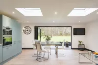 Little Seven Oaks is a one bedroom country retreat set in an ancient woodland.