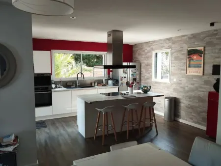 Maison Moderne Avec Piscine Chauffée, à 1km de L'avenue de Gaulle à La Baule