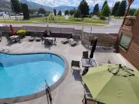 Lake View Condo across from the Public Park and Beach, Downtown Chelan! Hotels in Chelan