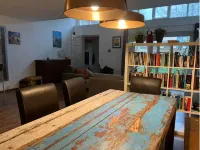 Family house nearby train, Amsterdam and Schiphol Hotel a Almere