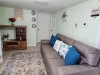 Spacious Clean Lovely 2 Bedroom Apartment