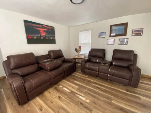 Base Camp Retreat Hotels in Glendo