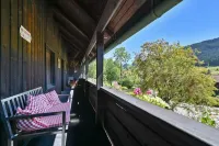 Modern farmhouse for 10 people Hotels in Nesselwang