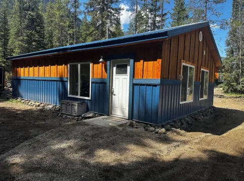 Entire Cabin at Woody Falls Trailhead in Cooke City Hotels in Cooke City