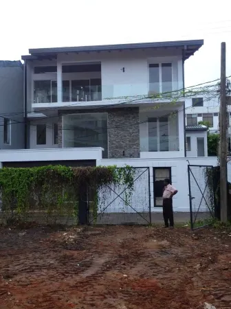 Modern luxury house within walking distance to all conveniences Отели в г. Rajagiriya