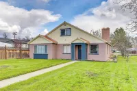 Family-Friendly Ontario Home in Central Location! - parkir
