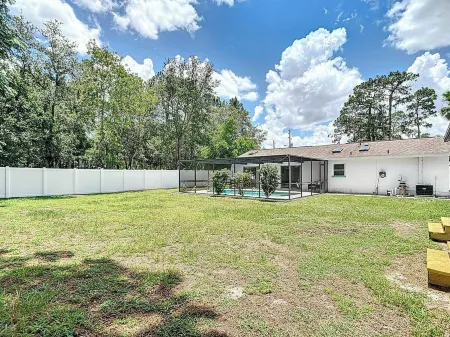 Manatee pool home Отели в г. Эрнандо