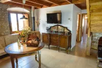 Accommodation in a winery, surrounded by biodynamic vineyards! Hotels in Alt Penedès