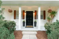 Adorable & Quiet -Under 15 min to Downtown & Beach Hotels in Talahi Island