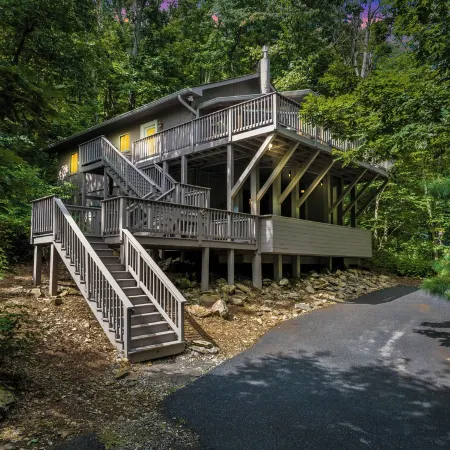 Mid‑Century Retreat • Near Breweries • Sleeps 12