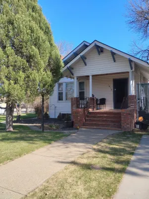 Spacious 5-bedroom house in marvelous Miles City with WiFi, AC Hotels near CHS Inc