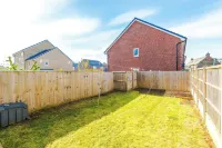 Luxury & Modern Equipped Liverpool 3 Bedroom House WParking Sleeps 9 Max Hotels in Speke