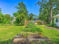 Charming Beach Cottage on Fishing Bay Hotels in Middlesex County