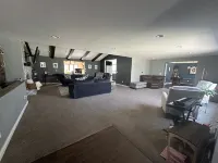 Spacious 5-bedroom house in Green Bay with WiFi, 15 minutes to Packer stadium Hotels in Suamico