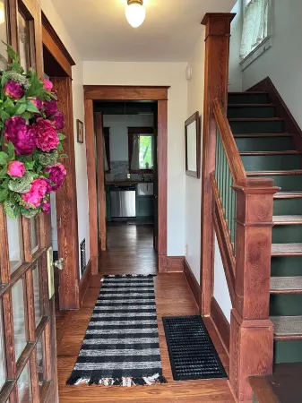 Newly renovated three bedroom home in Oneonta. Отели в г. Онеонта