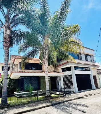 Hermosa y moderna casa que te ofrece una relajada estadía. فنادق في أوروابان