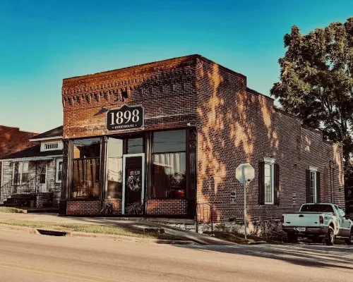 Charming 2-bedroom with AC, WiFi in lovely Jonesboro Hotels in Union County