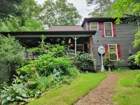 'BEARADISE CHALET' UNIQUE Secluded Retreat Estate (WHO'LD GUESS IT'S IN TOWN