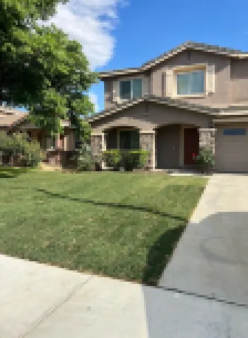 Spacious 4-bedroom house in fabulous Lake Elsinore with AC, WiFi