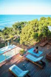 Hawksbill - 4 BR Villa in Treasure Beach w/ AC, WiFi, Private Cove & Staff