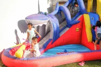 3-bedroom villa near Tagaytay with jacuzzi, nice garden & outdoor amenities فنادق في Alfonso