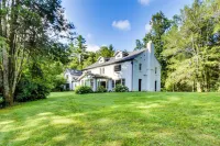 Mountain Views Luxe Highlands Mansion on 6 Acres - 4-Star