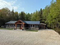 Cozy 2-bedroom house with WiFi in Paradise near restaurants and attractions