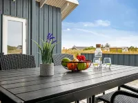 "Estella" - 500m to the Fjord