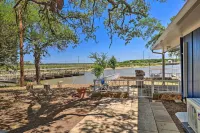 Private Dock - Waterfront Lake Brownwood Gem! - parking