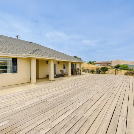 Porterville Getaway w/ Patio + Valley Views!