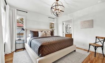 Harley House with Hot Tub & Grill - Historic District