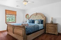 Game Room-Pool Table-Wet Bar-Fire Pit-Lake Access